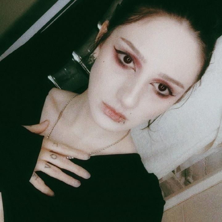 Webcam chat profile for Mararose: Nails