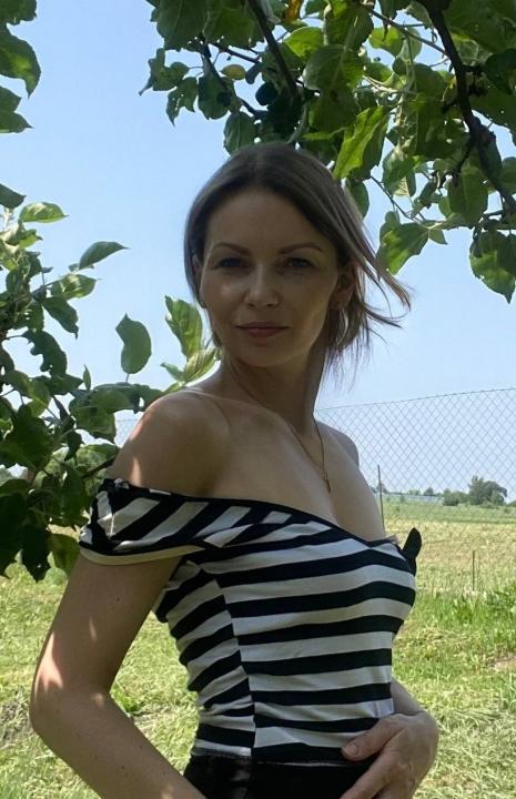 Webcam chat profile for LittleFoxyy: Outdoor Activities