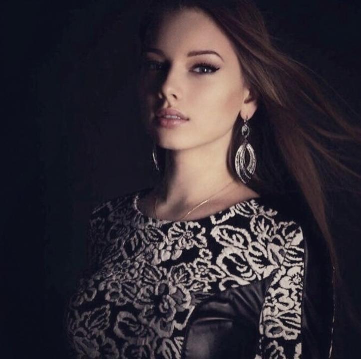 Webcam chat profile for Leeya: Ask about my Hobbies