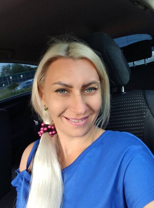 Webcam chat profile for BlondeOksi