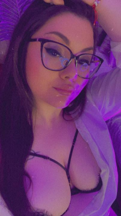 Webcam chat profile for OliviaNoir: Legs, feet & shoes