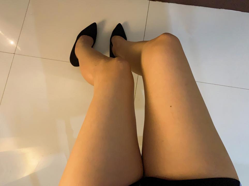 Webcam chat profile for Azra: Kissing