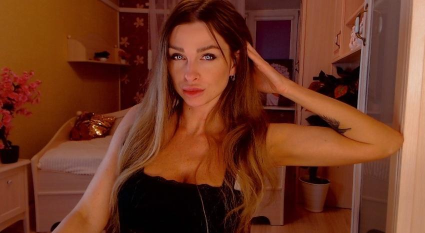 Webcam chat profile for BarbieKiss: Legs, feet & shoes
