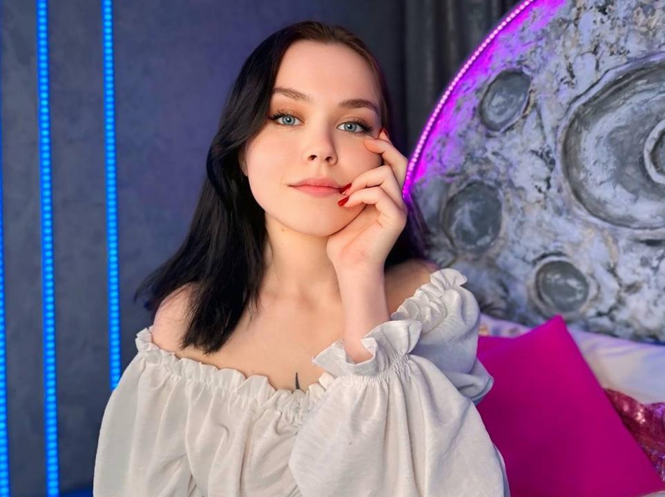 Webcam chat profile for KaraLotti: Outfits