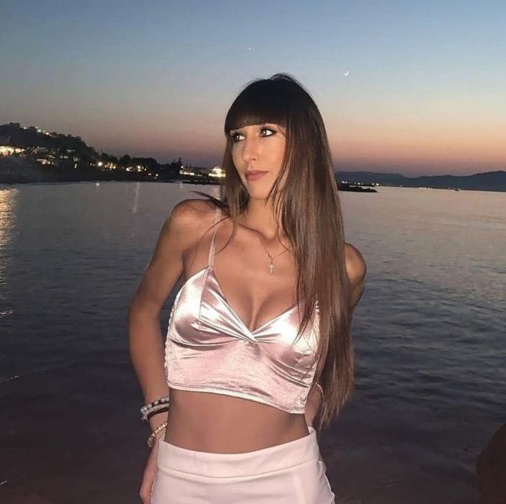 Webcam chat profile for Ylianna: Ask about my Hobbies