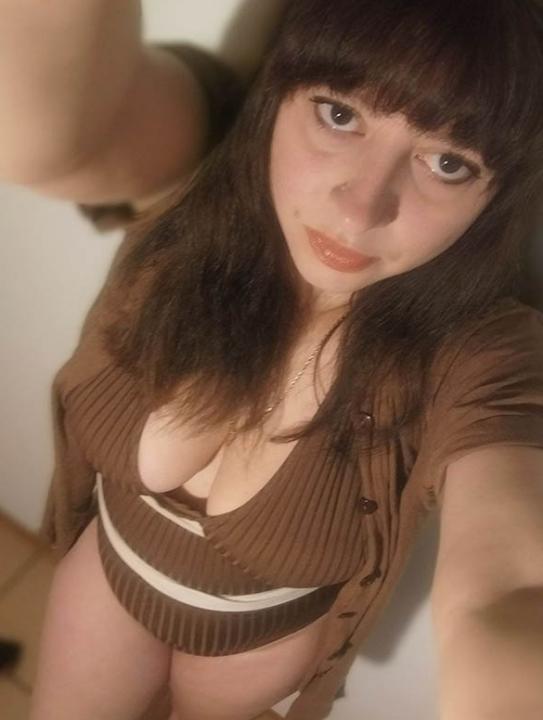 Webcam chat profile for Sweet025girl322: Ask about my other interests