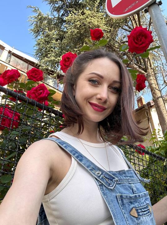 Webcam chat profile for Clarisse: Travel