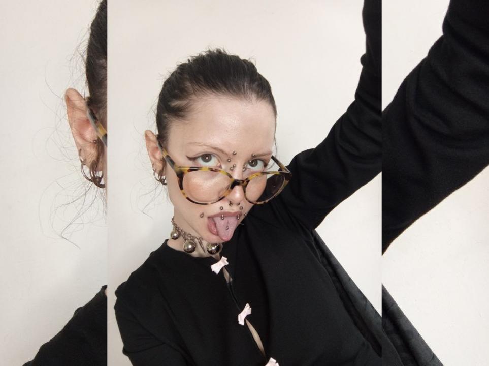 Webcam chat profile for Naatti: Outfits