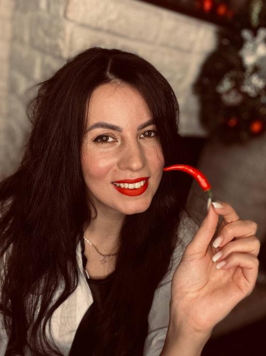 Webcam chat profile for KIEra: Ask about my Hobbies