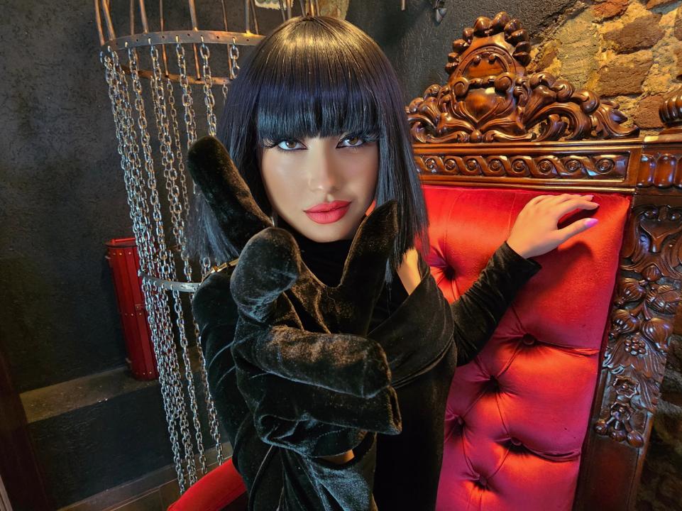 Webcam chat profile for LaraMaeve: Dominatrix