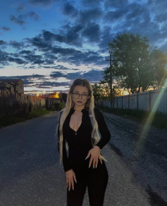 Webcam chat profile for ROksana: Ask about my Hobbies