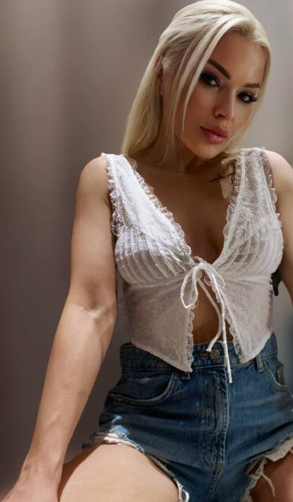 Webcam chat profile for Juliette: Cooking
