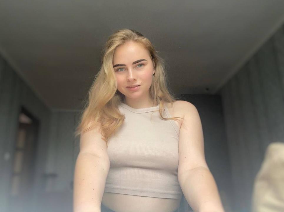 Webcam chat profile for SweetBaklava: Dancing