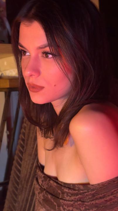 Webcam chat profile for KiraVibe: Ask about my Hobbies