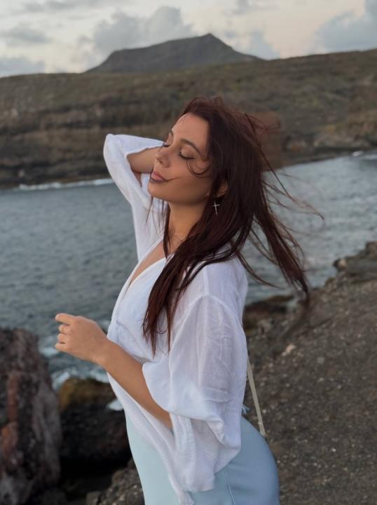 Webcam chat profile for NiaLux: Ask about my Hobbies