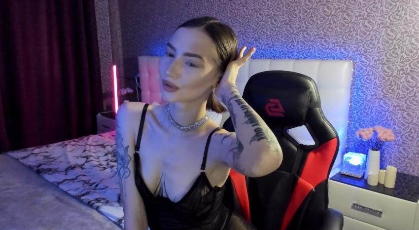 Webcam chat profile for SophieKiss: Leather