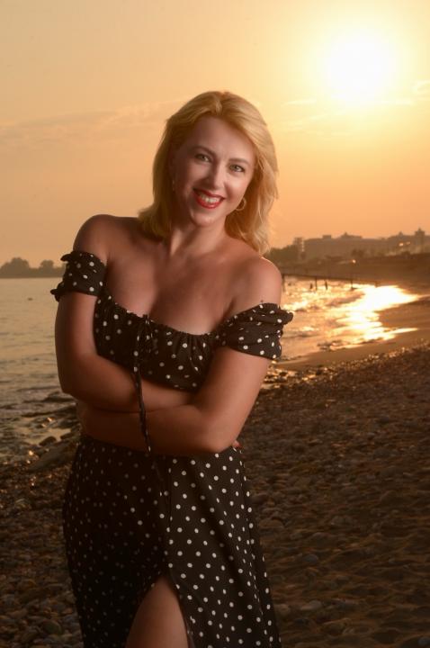 Webcam chat profile for MyAngelShy: Legs, feet & shoes