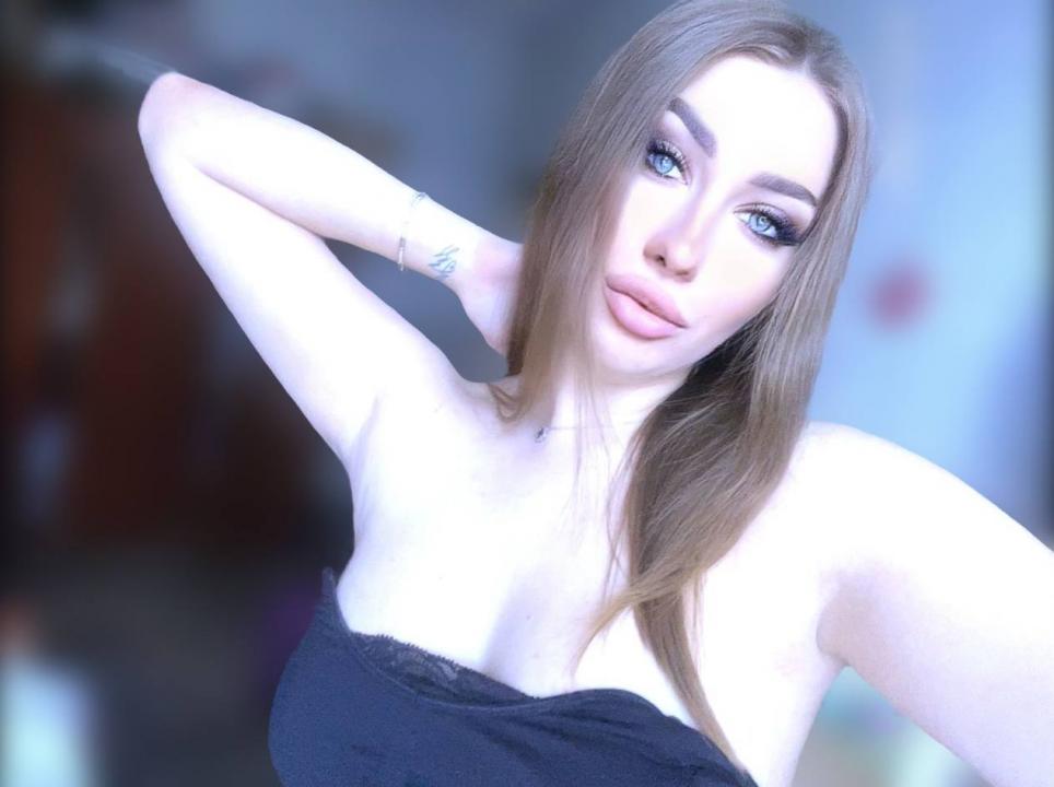 Webcam chat profile for BlushKitten