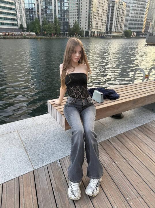 Webcam chat profile for louisexy: Outfits