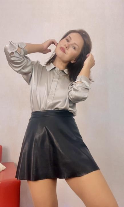 Webcam chat profile for VickyGold: Kissing