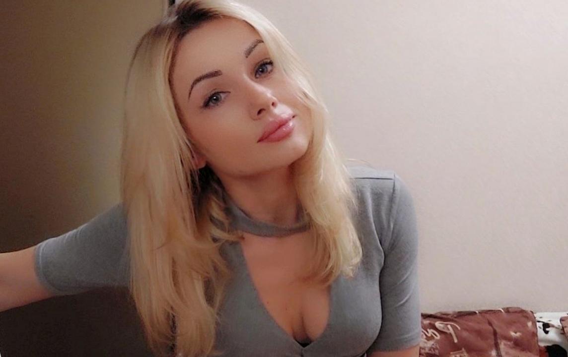 Webcam chat profile for Spacegirlll8: Cooking