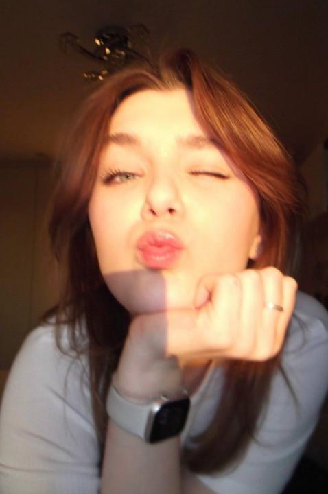 Webcam chat profile for MoonlightEcho: Ask about my Hobbies