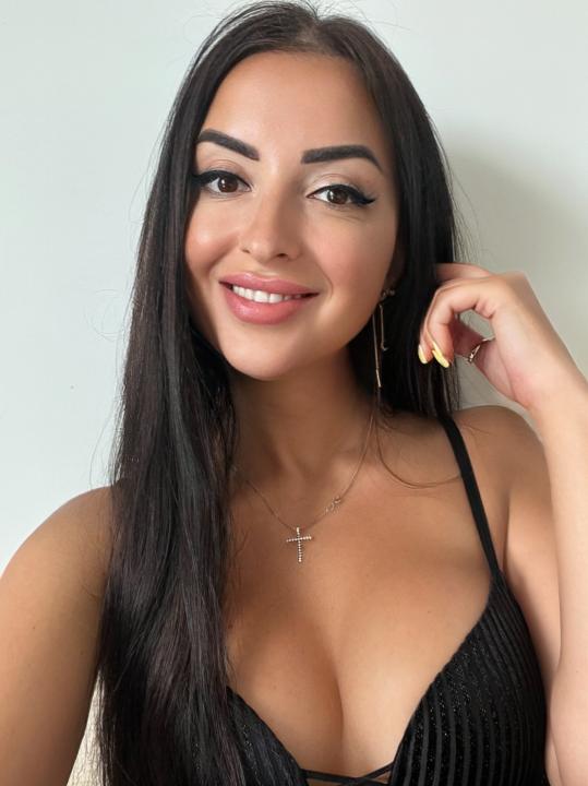 Webcam chat profile for OnlyForLovee: Outfits