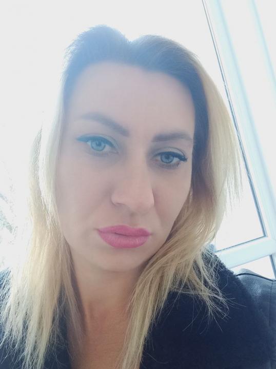 Webcam chat profile for BlondeOksi