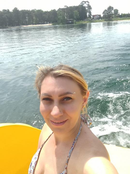 Webcam chat profile for BlondeOksi