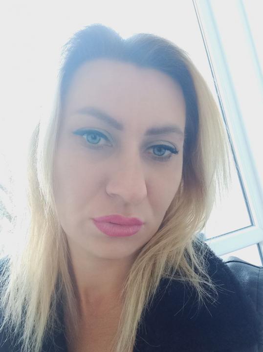 Webcam chat profile for BlondeOksi