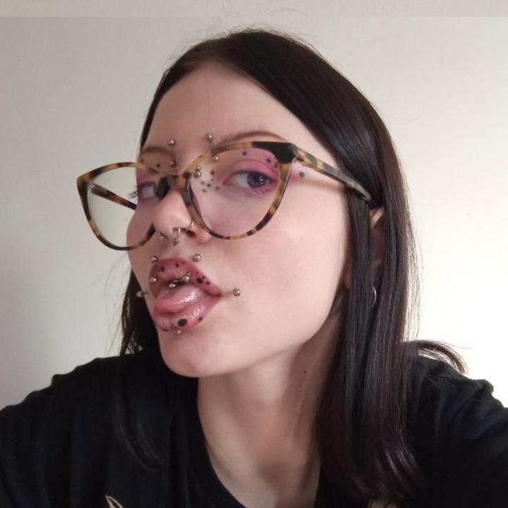 Webcam chat profile for Naatti: Outfits