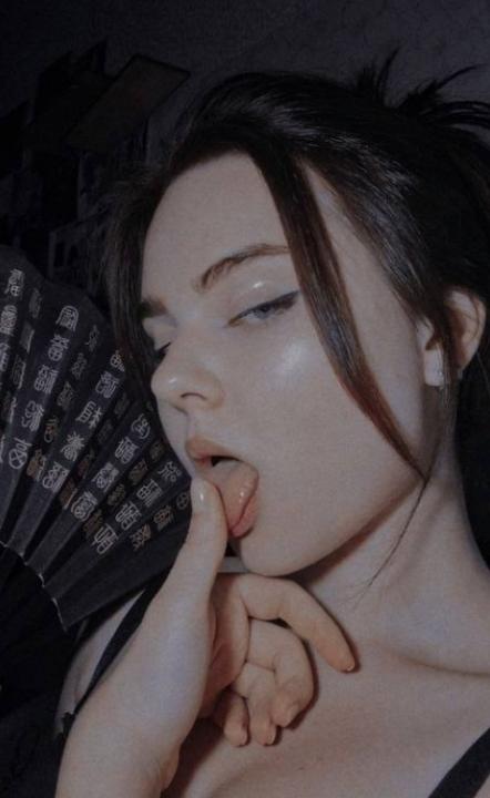 Webcam chat profile for HotQueen: Leather