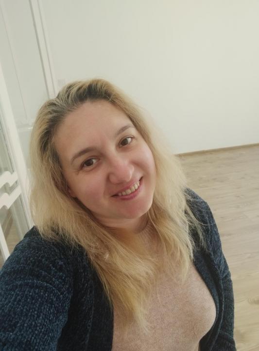 Webcam chat profile for BlondeAmalia: Legs, feet & shoes