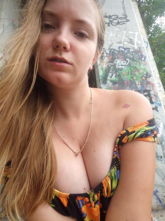 Webcam chat profile for MelissaShy: Ask about my other interests