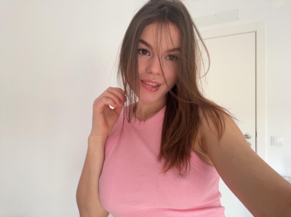 Webcam chat profile for CuteCherry: Outfits