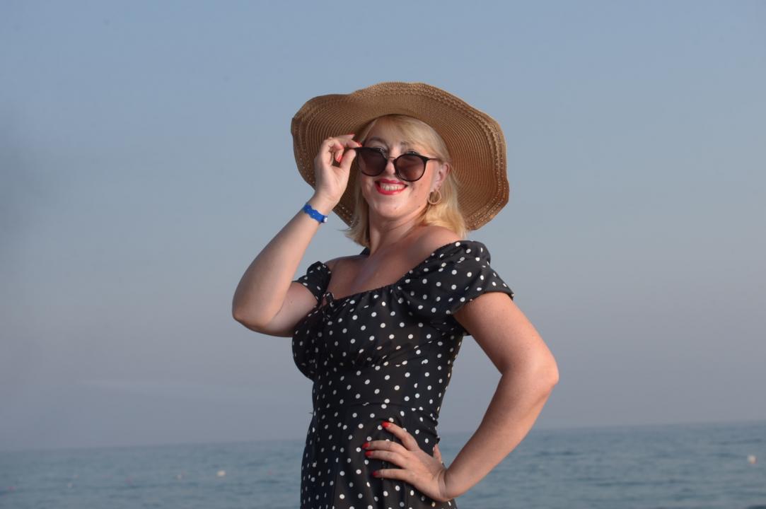 Webcam chat profile for MyAngelShy: Legs, feet & shoes