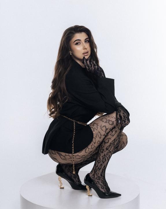Webcam chat profile for CrystalRose: Outfits
