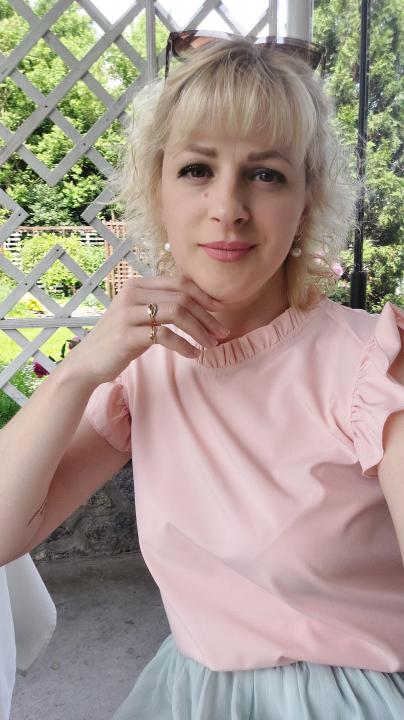 Webcam chat profile for MiaSkye: Dancing