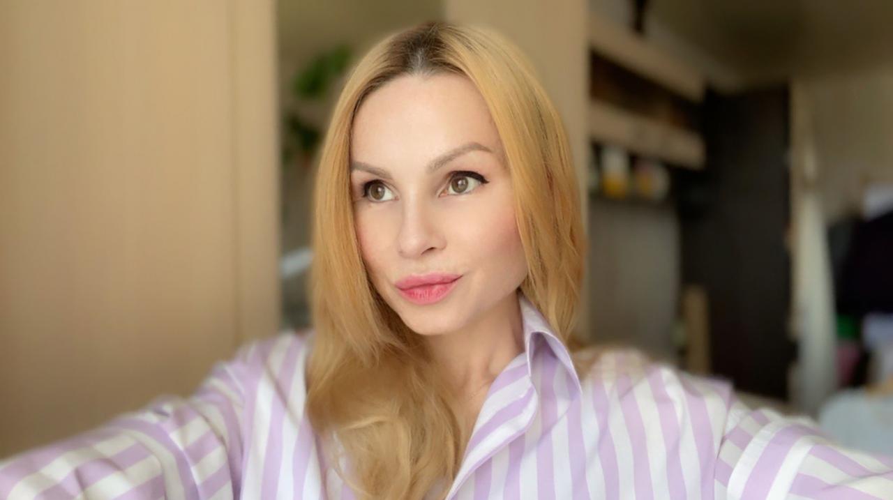 Webcam chat profile for MelindaMills: Kissing