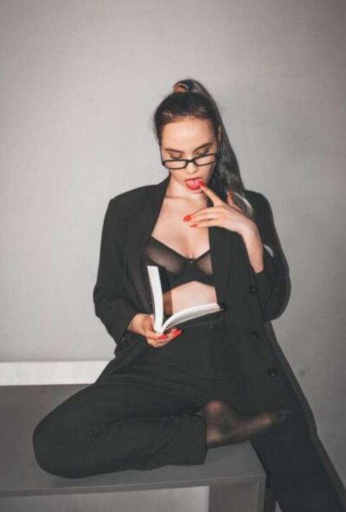 Webcam chat profile for EsmeE: Ask about my Hobbies