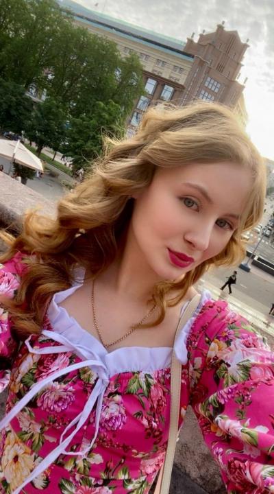 Webcam chat profile for LadyRed1919