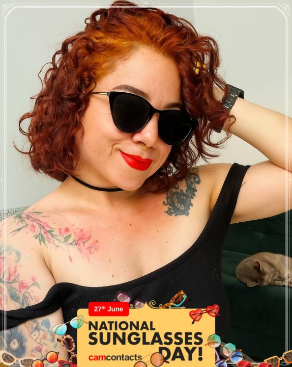 Webcam chat profile for MaddiRoses: Kissing