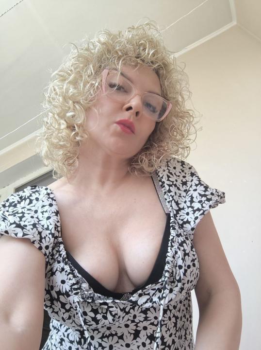 Webcam chat profile for LadyAur0ra: Ask about my other activities