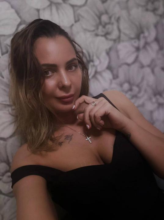 Webcam chat profile for SweetQ: Ask about my Hobbies