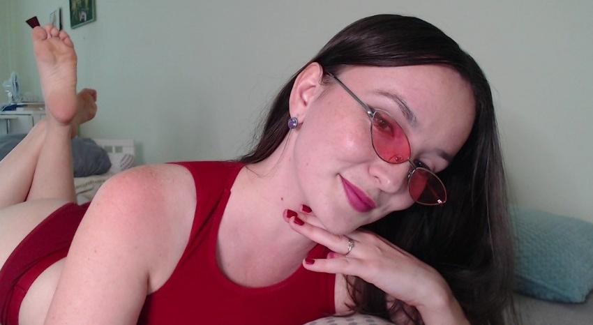 Webcam chat profile for YourMarie: Legs, feet & shoes