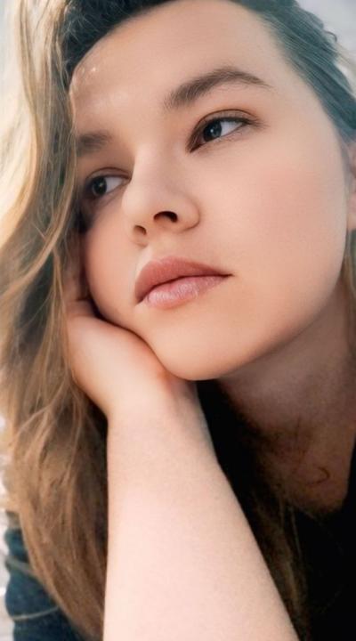Webcam chat profile for HoneyBee: Ask about my Hobbies