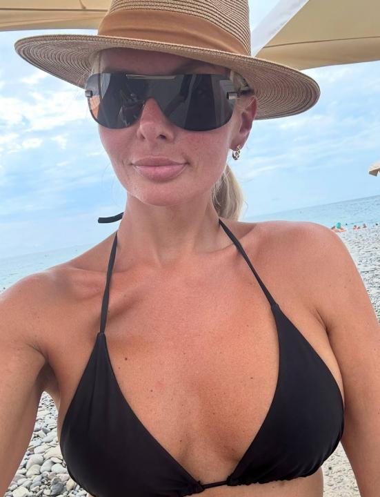 Webcam chat profile for WonderfulWoman: Outdoor Activities