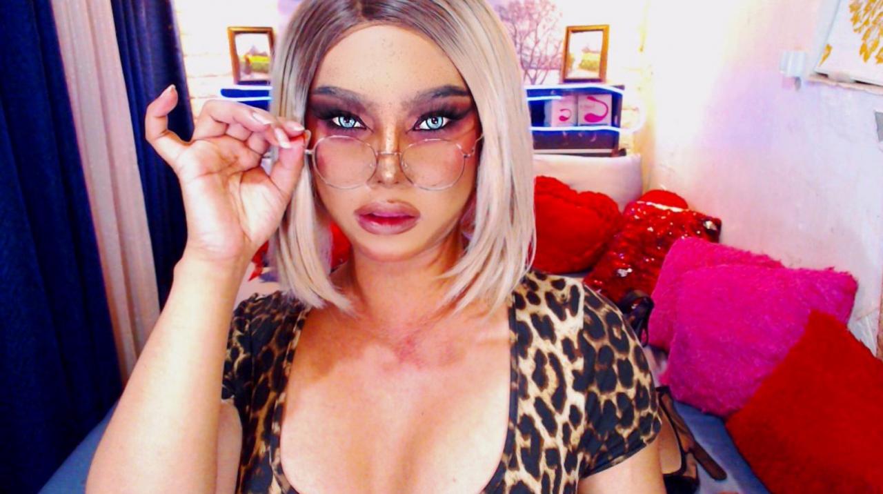 Webcam chat profile for TsQueenNhicolle: Bondage & discipline