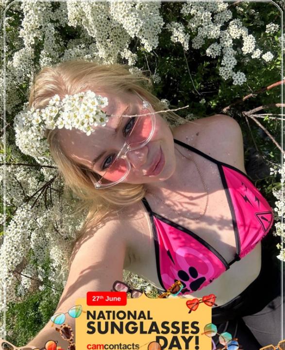 Webcam chat profile for RealRealBlondie: Dominatrix