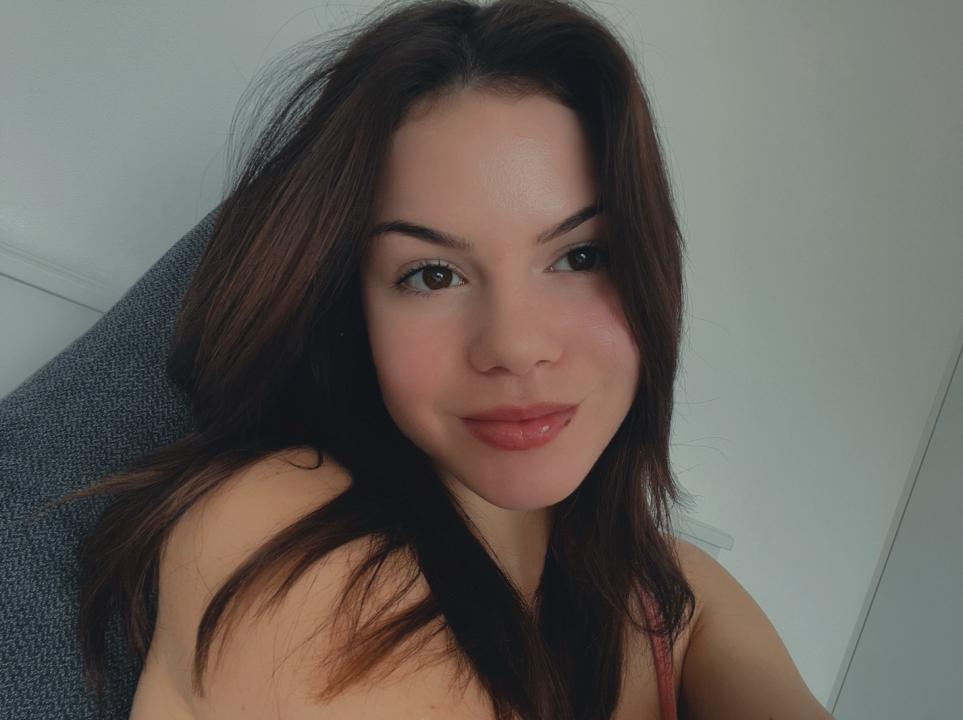Webcam chat profile for CuteCherry: Outfits